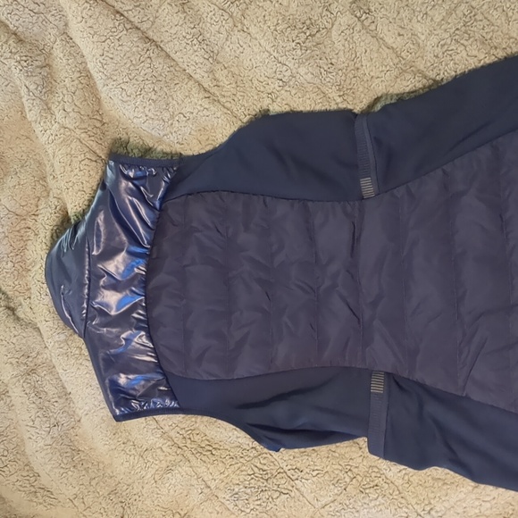 Lululemon Down For it All vest size 10 PERFECT! - Picture 7 of 8